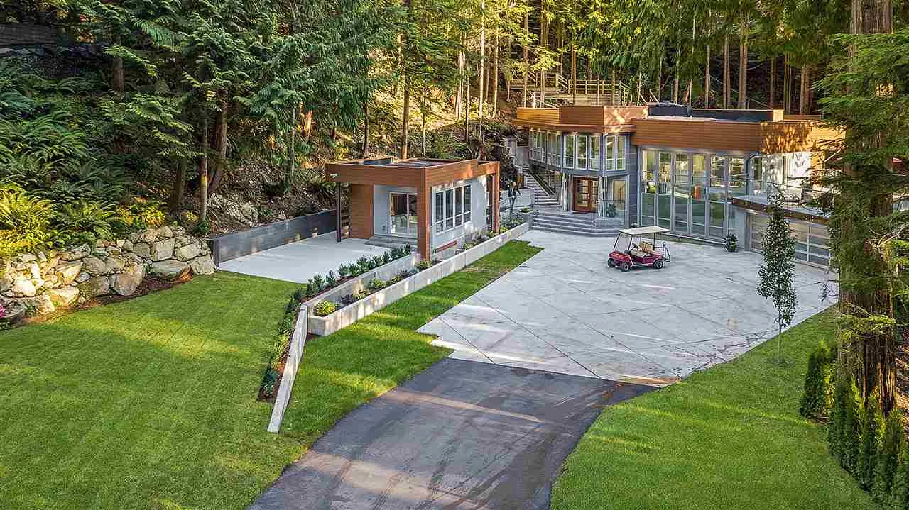 Building envelope restoration project by Eurohouse Construction on the North Shore